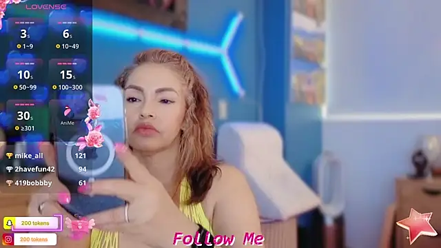 QueenYsuRey online show from February 17, 2025, 2:48 pm