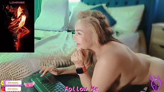 QueenYsuRey online show from March 4, 2025, 9:54 pm