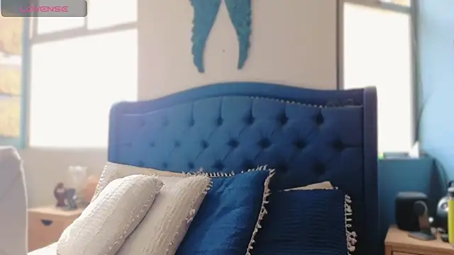 QueenYsuRey online show from March 5, 2025, 1:28 pm