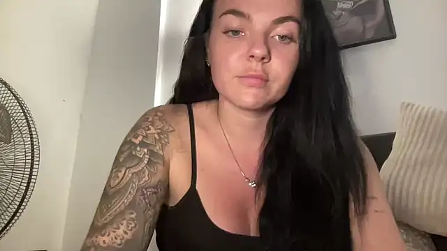 yorkshiregal online show from October 12, 2025, 7:02 pm