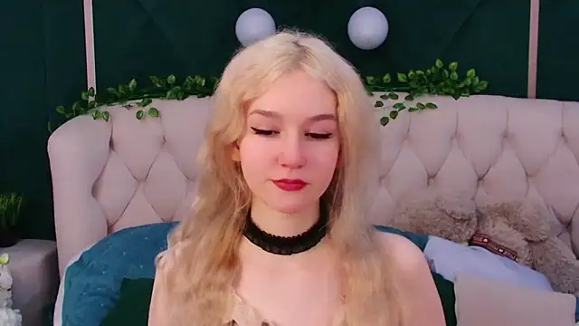 Snapshot of NaomiLoys chatting on February 17, 2025, 2:20 am NaomiLoys online show from February 17, 2025, 2:20 am