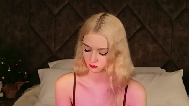 Snapshot of NaomiLoys chatting on January 12, 2026, 12:54 pm NaomiLoys online show from January 12, 2026, 12:54 pm