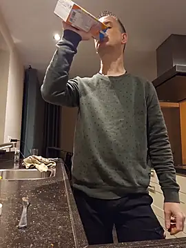 Hectorthyssen1 online show from February 11, 2026, 5:34 am