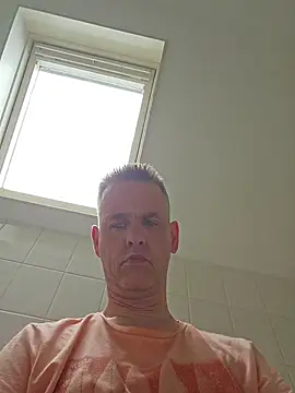 Snapshot of Hectorthyssen1 chatting on August 4, 2026, 5:04 pm Hectorthyssen1 online show from August 4, 2026, 5:04 pm
