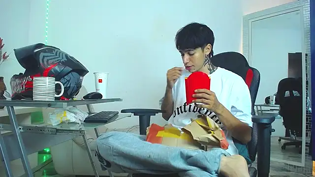 Zacktk7 online show from December 25, 2024, 9:33 pm