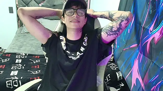 Zacktk7 online show from April 13, 2026, 9:09 pm