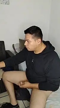 Snapshot of miketripi420 chatting on December 20, 2025, 8:32 am miketripi420 online show from December 20, 2025, 8:32 am