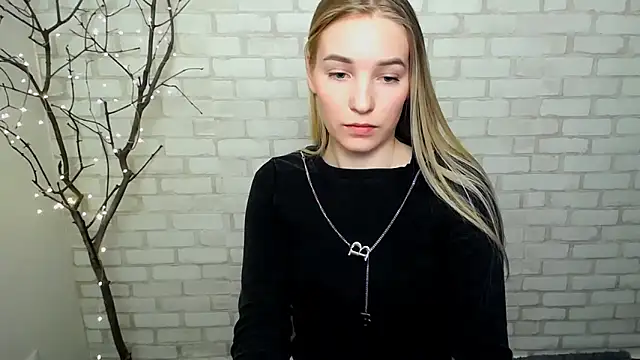 Queen ofLove online show from March 12, 2025, 5:38 pm