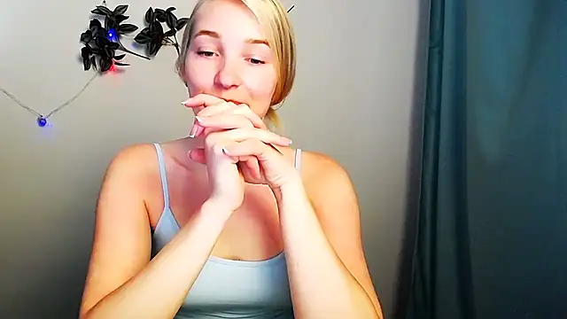 Queen ofLove online show from May 16, 2026, 10:36 am