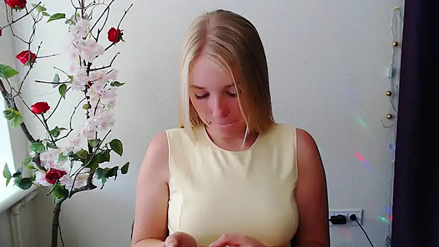 Queen ofLove online show from June 20, 2026, 12:41 pm