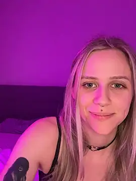 lunawolf21 online show from January 16, 2025, 7:10 pm