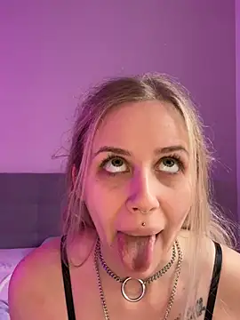 lunawolf21 online show from February 9, 2025, 8:33 am