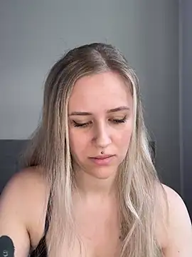 lunawolf21 online show from February 28, 2025, 7:05 am