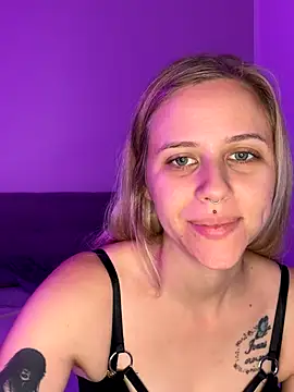 lunawolf21 online show from October 16, 2025, 6:25 am