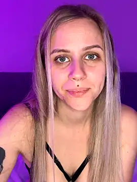 lunawolf21 online show from November 24, 2025, 7:30 am