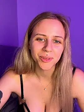 lunawolf21 online show from January 8, 2026, 8:22 pm