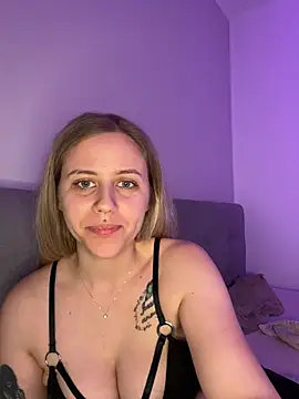 lunawolf21 online show from January 14, 2026, 7:36 am