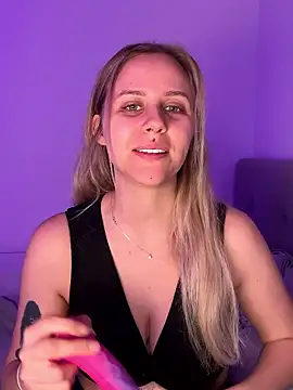 lunawolf21 online show from February 27, 2026, 7:19 am