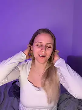 lunawolf21 online show from March 3, 2026, 7:25 am