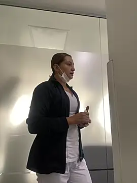 Keittly  online show from March 18, 2025, 6:48 pm