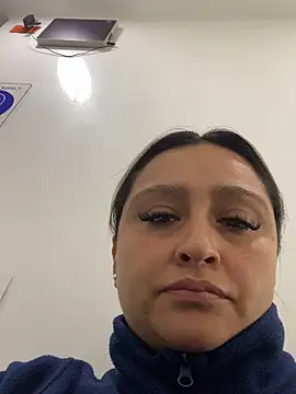 Keittly  online show from November 17, 2025, 8:36 pm