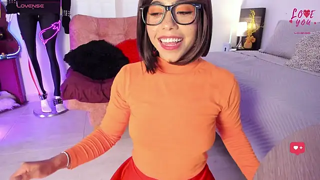 AndreaVelasco online show from June 5, 2026, 6:13 pm