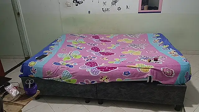 luxandracon23 online show from February 25, 2025, 10:58 am