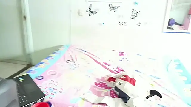 luxandracon23 online show from March 3, 2025, 4:03 pm