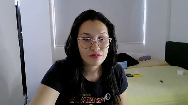 luxandracon23 online show from October 10, 2025, 5:34 pm