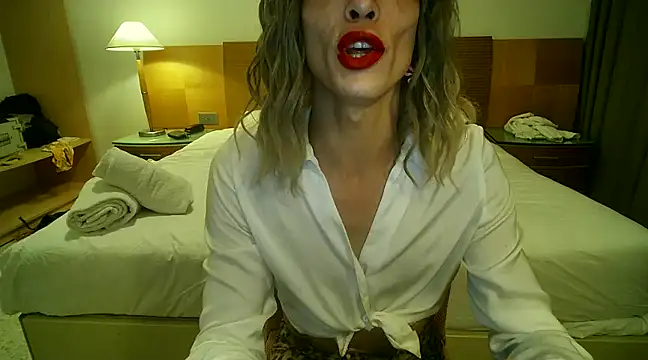 UnaDiosa online show from February 9, 2025, 8:02 pm