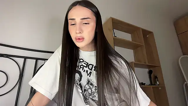 Kim Oberlin  online show from April 24, 2026, 12:07 pm