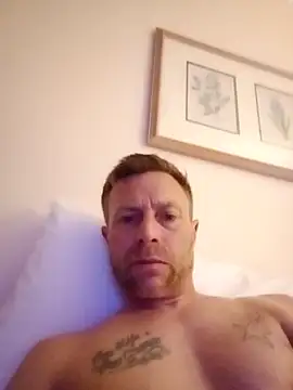 bennyboi1985 online show from May 12, 2026, 1:47 am