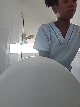 AriLennox  online show from March 4, 2026, 1:39 pm