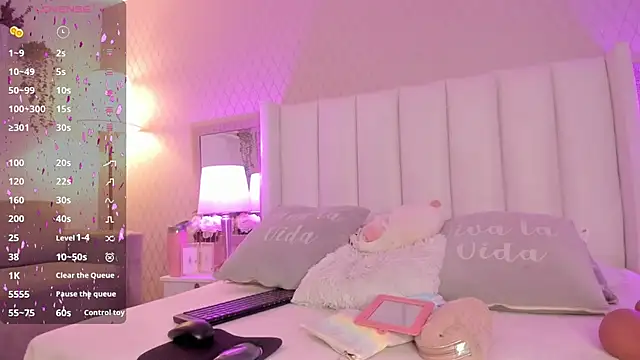 SophiaSmiiths  online show from February 11, 2025, 8:31 pm