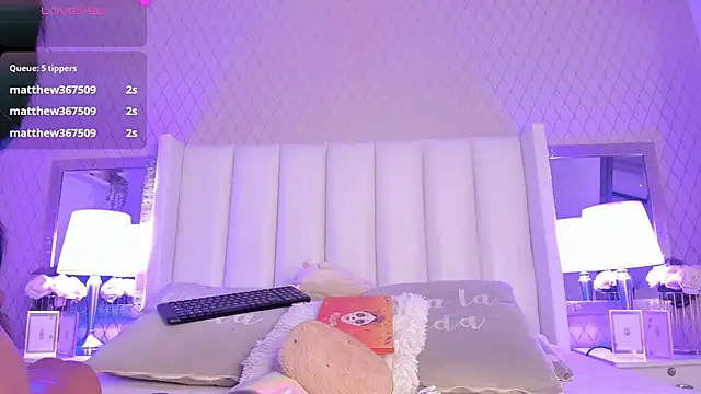 SophiaSmiiths  online show from February 26, 2025, 8:00 pm