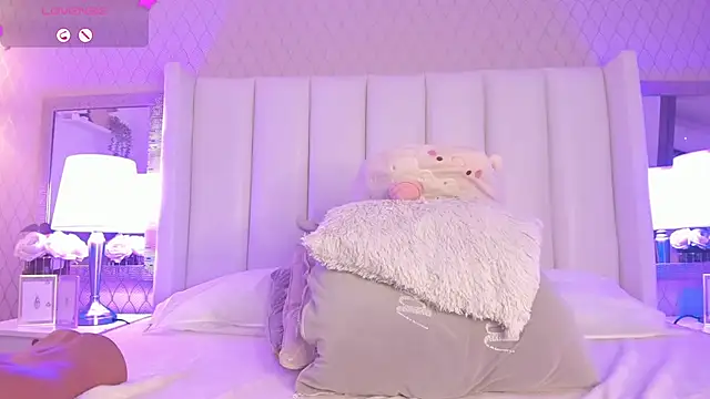 SophiaSmiiths  online show from February 27, 2025, 2:10 am