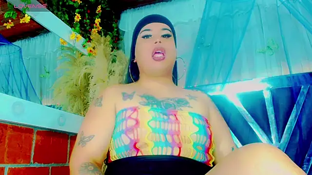 nauthyvalentina online show from May 17, 2026, 6:04 pm