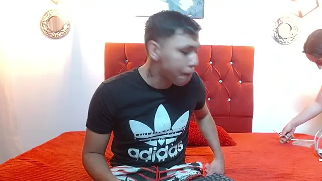 couple lovelyds online show from January 28, 2025, 12:43 pm