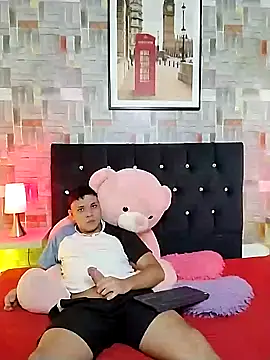 couple lovelyds online show from February 1, 2025, 12:58 pm