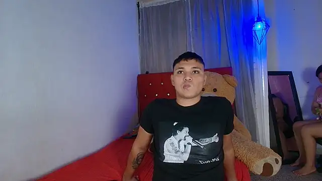 couple lovelyds online show from September 30, 2025, 8:25 pm