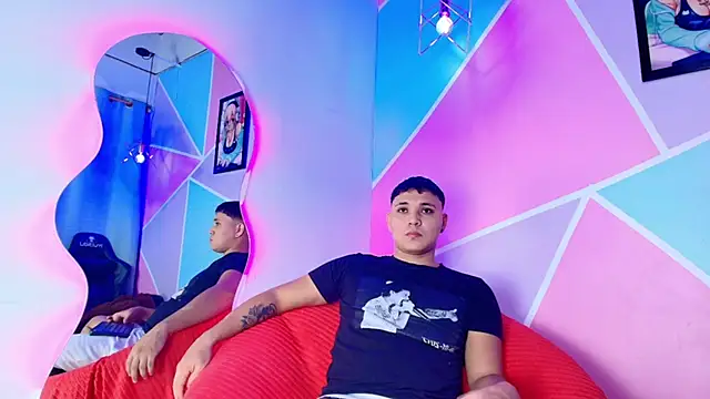 couple lovelyds online show from November 6, 2025, 8:54 pm