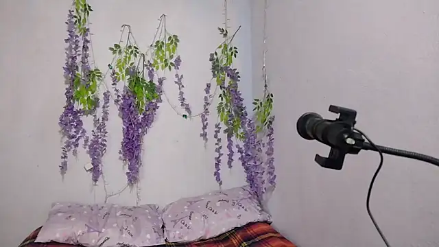 yazforeSolo online show from September 22, 2025, 2:08 pm