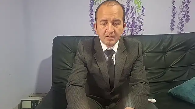 yazforeSolo online show from November 20, 2025, 2:28 pm