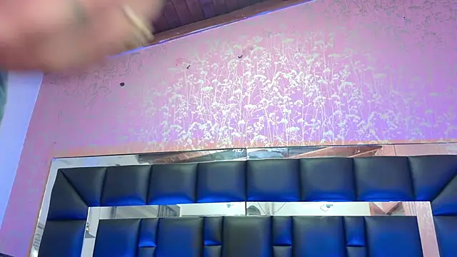 Sofia martiin online show from September 20, 2025, 3:07 am