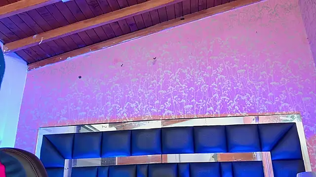 Sofia martiin online show from October 9, 2025, 3:04 am