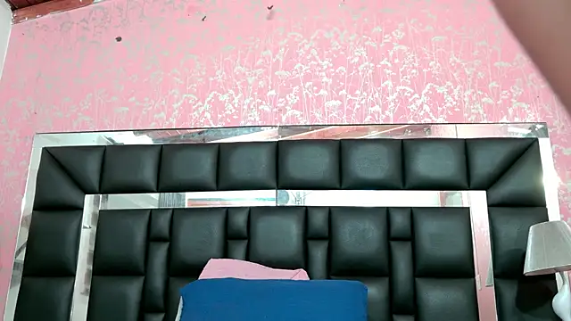 Sofia martiin online show from October 18, 2025, 3:09 am