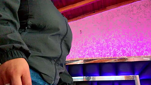 Sofia martiin online show from October 31, 2025, 3:07 am