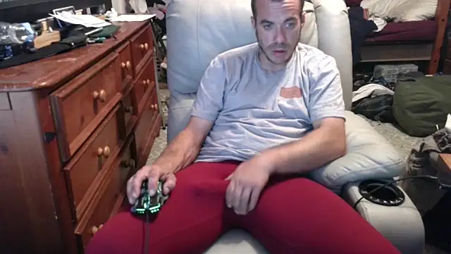 ScubaStevex online show from October 2, 2025, 11:12 pm