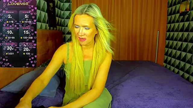 Luna  Lewis online show from January 25, 2025, 2:03 pm