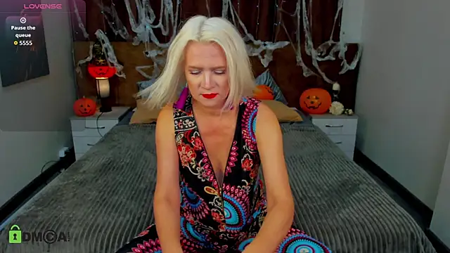 Luna  Lewis online show from October 30, 2025, 9:00 am